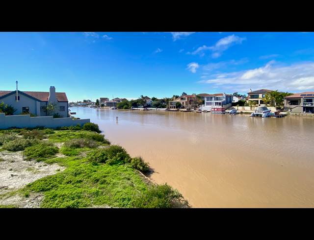 1,069M² VACANT LAND FOR SALE IN PORT OWEN